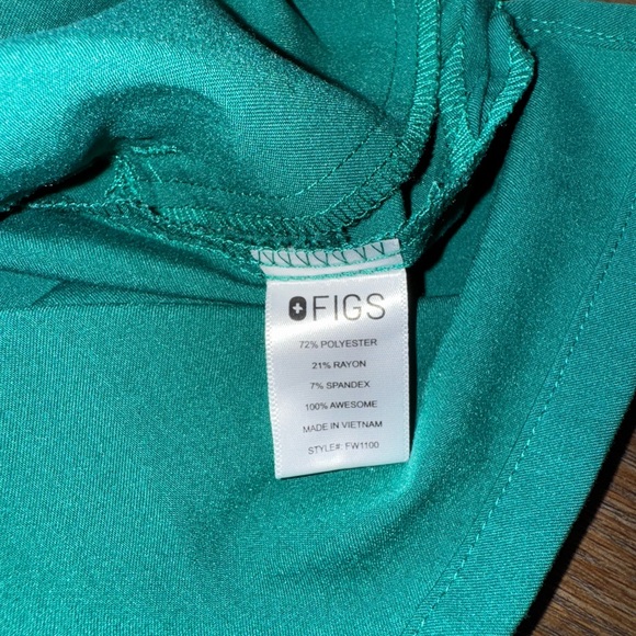 Figs Hunter Green Scrub Top - Picture 8 of 10